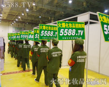 �𱬾Gɫ܊�b�������^��׷��������ֱǰ