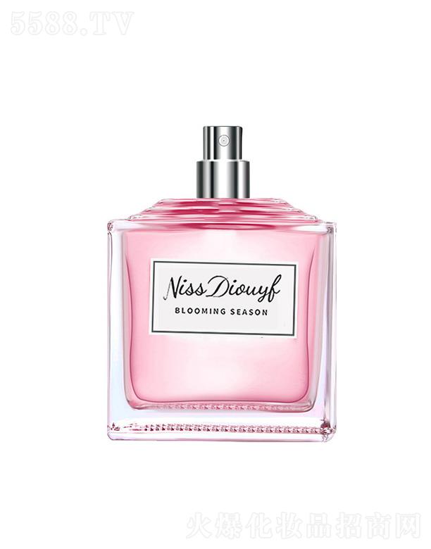 ���đ���Ԋ������С��Ůʿ��ˮ