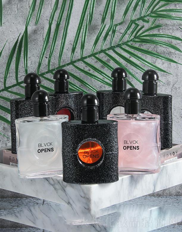 С������ڿ���Ůʿ����ˮ