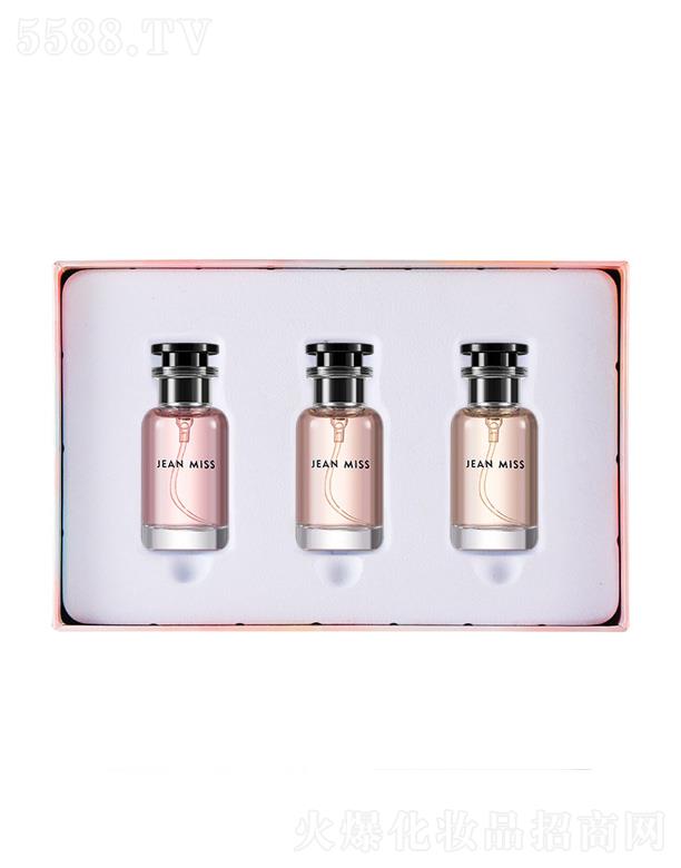 С���������I(l��ng)��Ůʿ��ˮ�Y���b