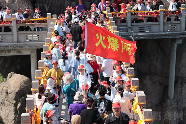 �Ͼ�ɽ���������˵���Ȼɽˮ